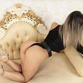 Ariana escort in  offers Beso francés
 services