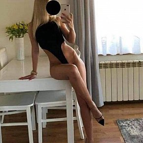 Ariana escort in  offers Beso francés
 services