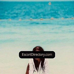 Luna escort in Brussels offers DUO services