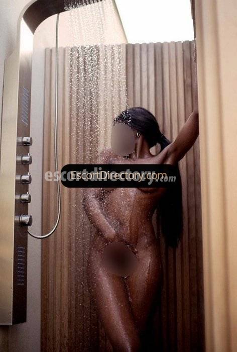 Luna escort in Brussels offers Squirting services