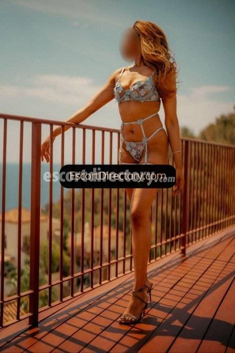 Coraline escort in Brussels offers Girlfriend Experience (GFE) services