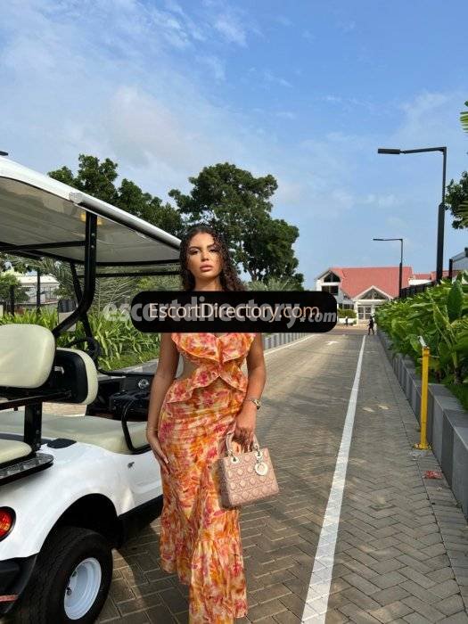 Naya escort in  offers Zungenanal (passiv) services