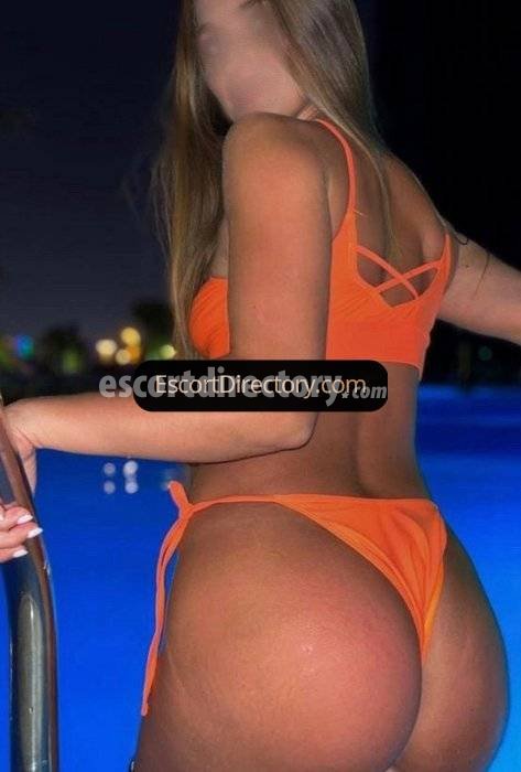 Alisa escort in Prague offers French Kissing services