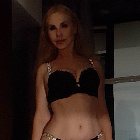 Julia Ocasional escort in Guangzhou offers Mamada con condón
 services