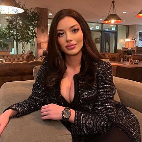 Margo Colegiala escort in Dubai offers Sexo Anal
 services