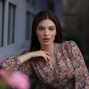 Margo Colegiala escort in Dubai offers Sexo Anal
 services