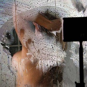 Hot girl in Dubai offers Masaje erótico