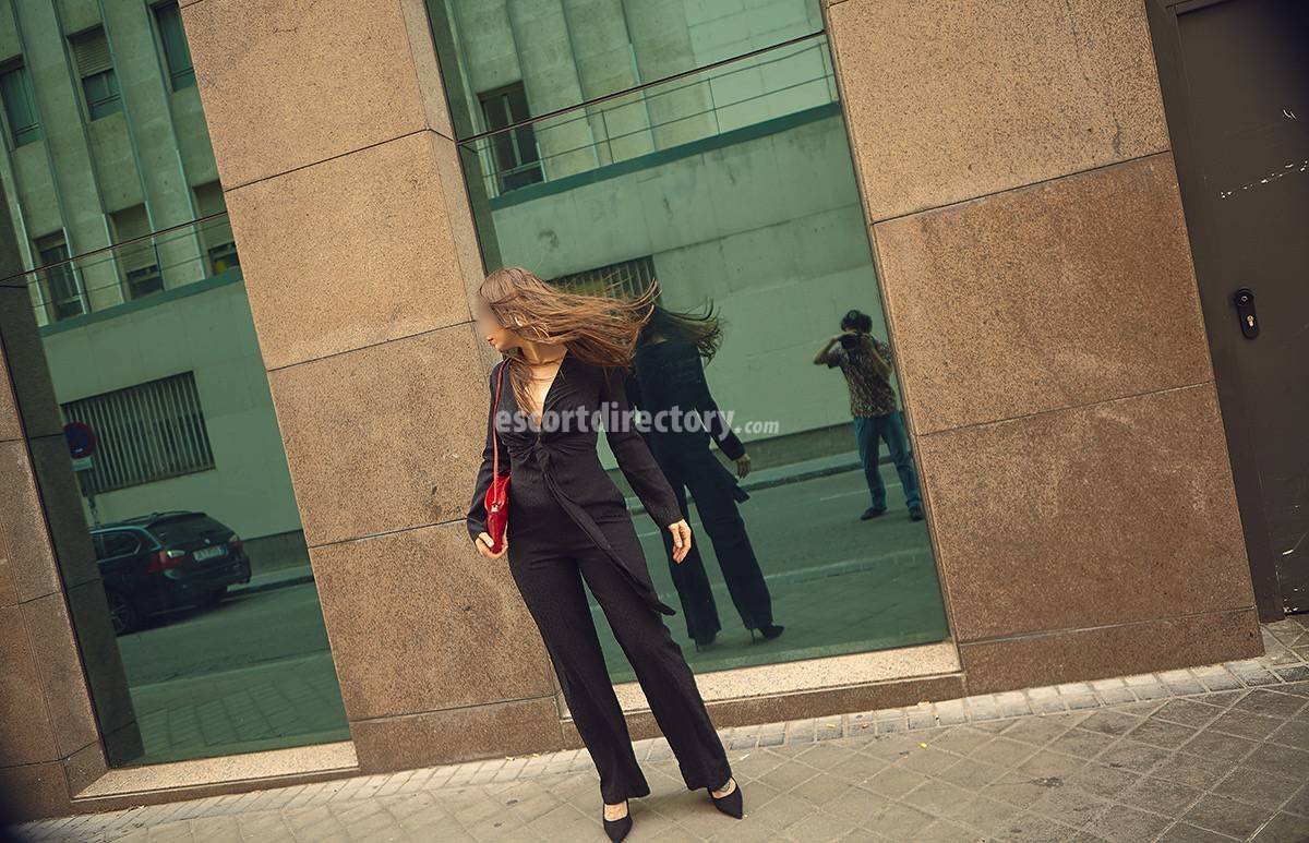 Hot girl in Madrid offers Jeux avec gode/sextoys