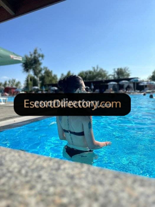 Samanta escort in Sofia offers 69 Position services