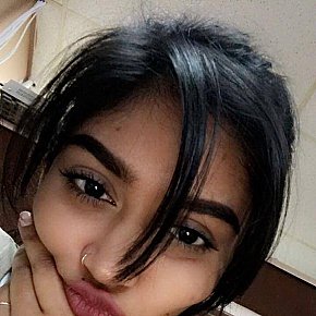Rekha Studentessa Al College escort in Mumbai offers Massaggio erotico services
