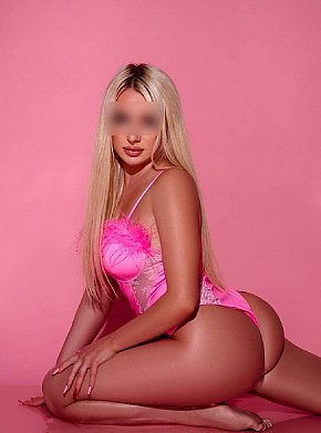 Melisa escort in Paris offers French Kissing services
