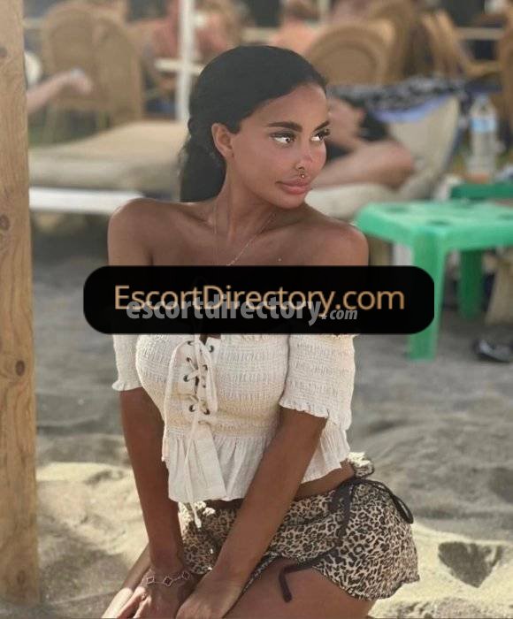 Sandra Vip Escort escort in Dubai offers Oral fără Prezervativ services