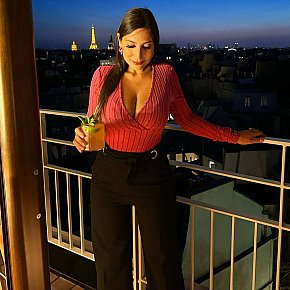 Indira escort in Oslo offers French Kissing services