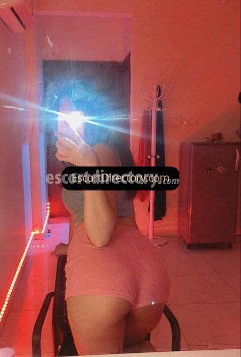 Cara escort in Muscat offers Deep Throat services