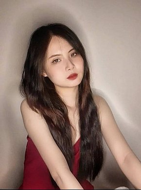Vivian Étudiante escort in Kuala Lumpur offers Pipe sans capote services