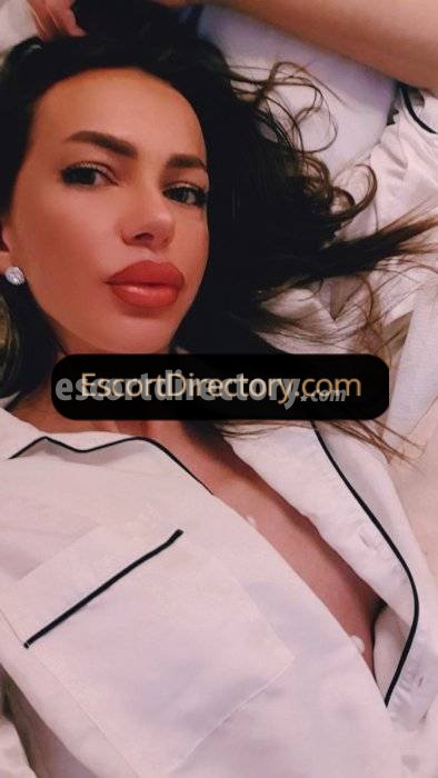 Karla escort in Düsseldorf offers Titjob services