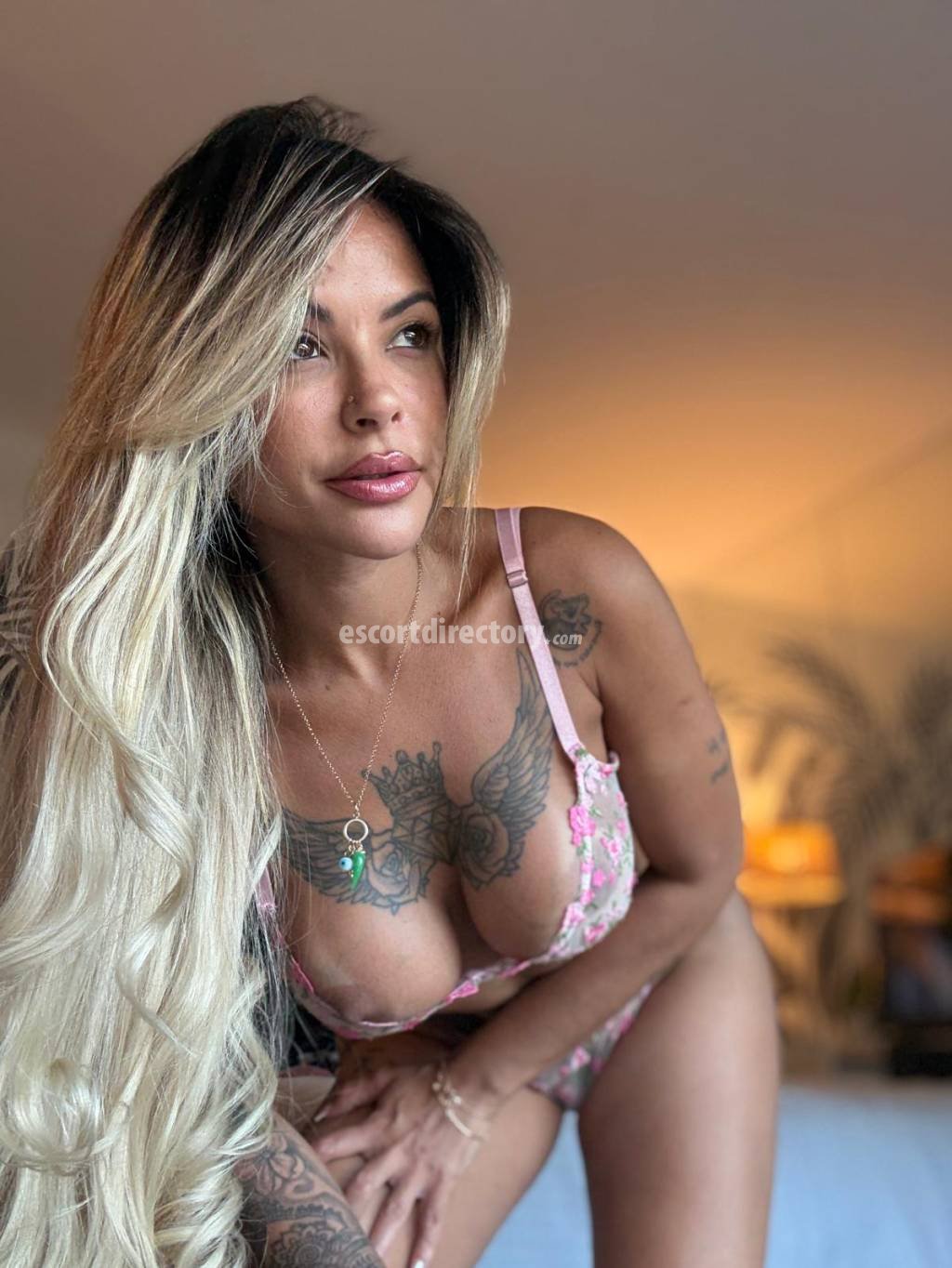 Hot girl in Paris offers Zungenküsse