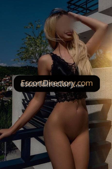 Serena Vip Escort escort in  offers Douche dorée (donneur) services