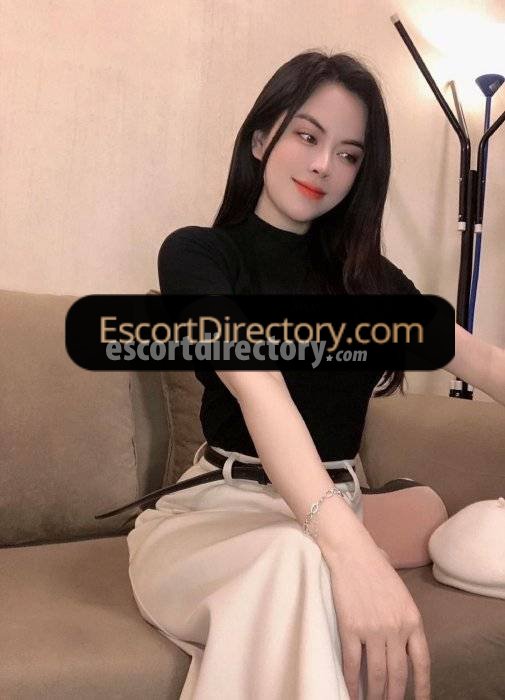Yang-Bee escort in Singapore City offers Dominante (suave)
 services