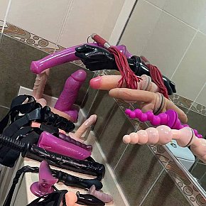 Lesbian escort in Dubai offers Dildo/sex toys services