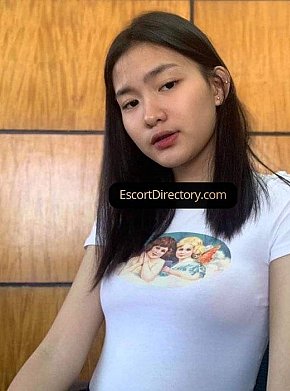Melly escort in Manila offers Titjob services