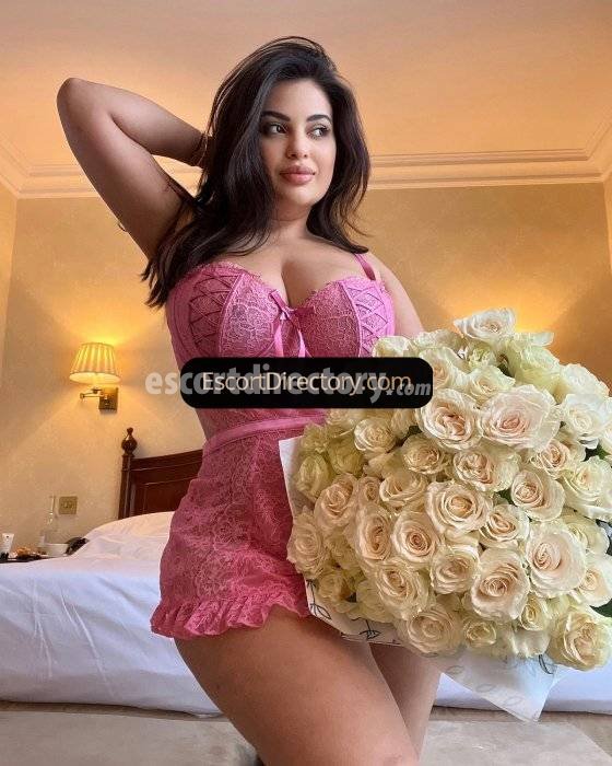 Maria Petite escort in Abu Dhabi offers Girlfriend Experience (GFE) services