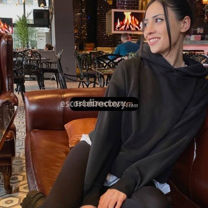 Esma Vip Escort escort in Istanbul offers Oral fără Prezervativ services