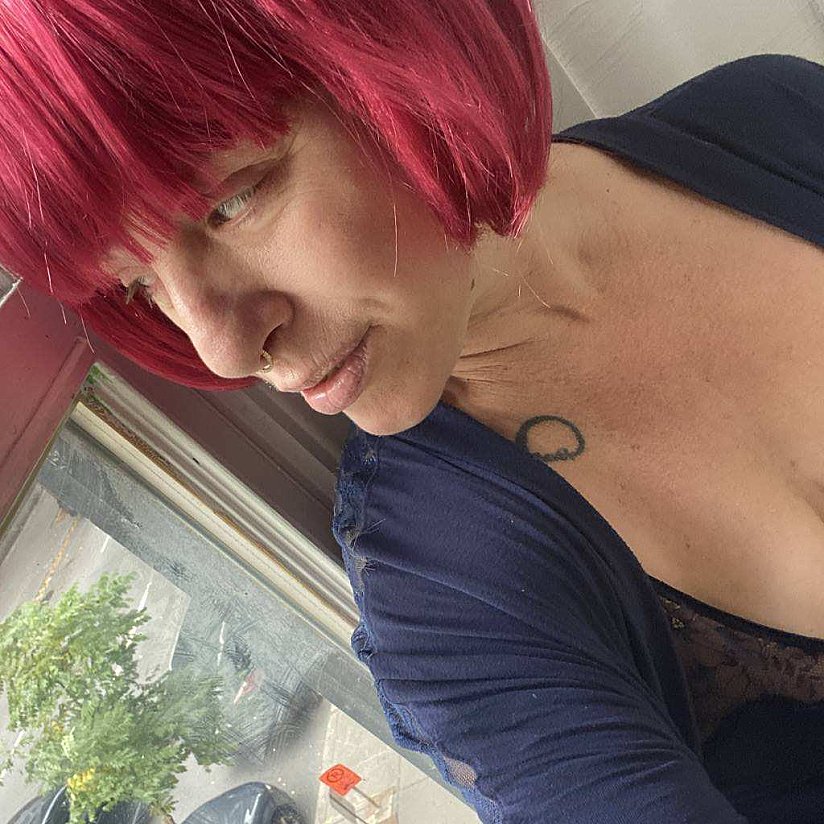Hot girl in Niagara Falls offers Massage érotique