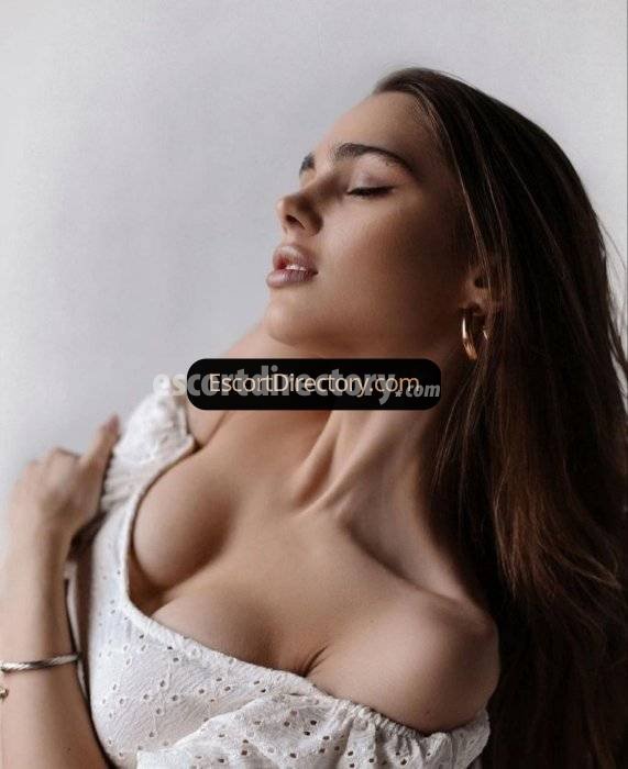 Alina Vip Escort escort in Dubai offers Masturbate services
