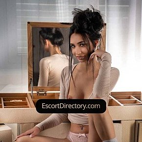 Selena Vip Escort escort in München offers Masturbationsspiele services