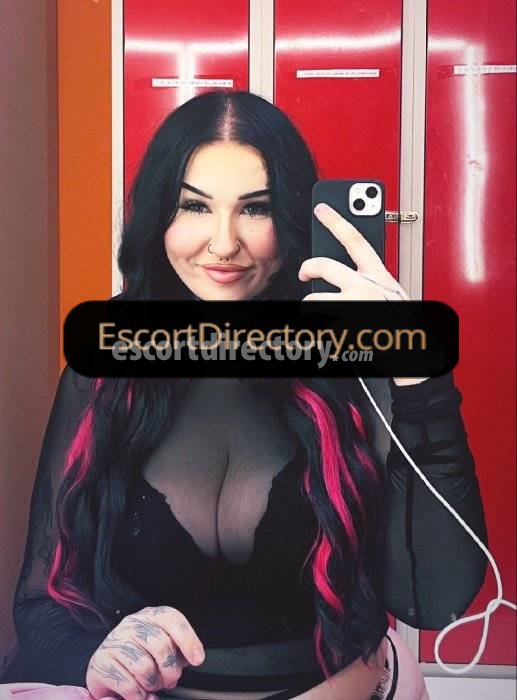 Isabella Vip Escort escort in Prague offers Juegos con dildo
 services