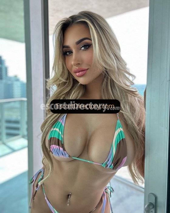 Rawley escort in Toronto offers Girlfriend Experience (GFE) services