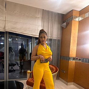 Sophia-Kings escort in Dubai offers Branlette espagnole services