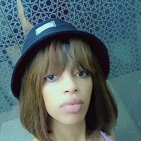 Sophia-Kings escort in Dubai offers Branlette espagnole services