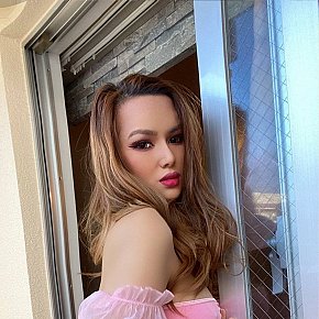 Lady-luster escort in Manila offers Massage érotique services