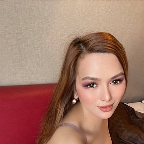 Lady-luster escort in Manila offers sexo oral com preservativo services