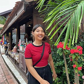 Lin escort in Bangkok offers Fessée (receveur) services