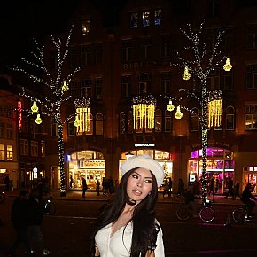 Lady-Oishi Model/Ex-Model escort in Amsterdam offers Girlfriend Experience (GFE) services