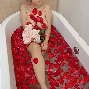 Linda escort in Bangkok offers Golden Shower (give) services