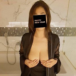 Linda escort in Bangkok offers Facesitting services
