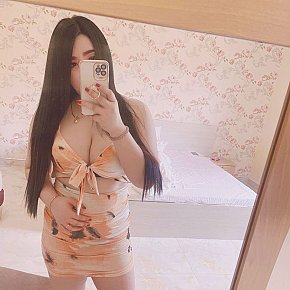 Sai Model/Fost Model escort in Riyadh offers Sărut services