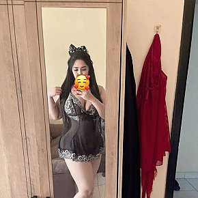 Sai Model/Fost Model escort in Riyadh offers Sărut services