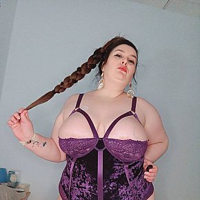 Sol-Curvy BBW escort in Madrid offers Lingerie services