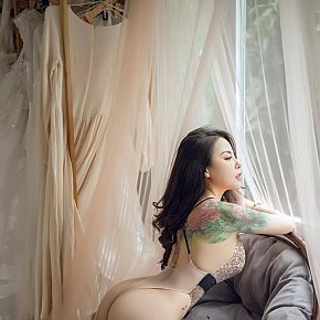 Candy Super Gros Seins escort in Dubai offers Gorge profonde services