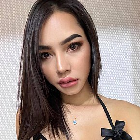 Aiwa escort in Abu Dhabi offers Küssen services