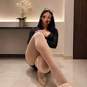 Susi Großer Busen escort in Abu Dhabi offers Küssen services