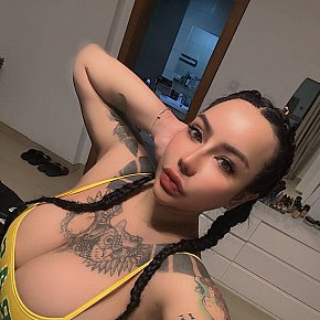 Julia Großer Busen escort in Manama offers Ganzkörpermassage services