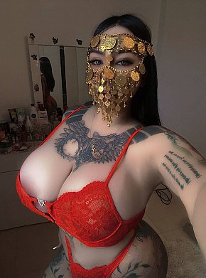 Julia Großer Busen escort in Manama offers Ganzkörpermassage services