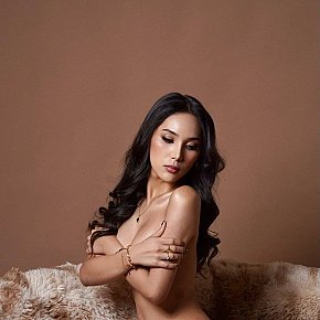 Steph escort in Seoul offers Maîtresse (soft) services