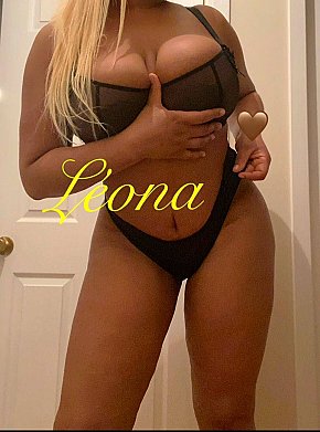 Leona Tetas Enormes escort in Montreal offers Beso francés
 services